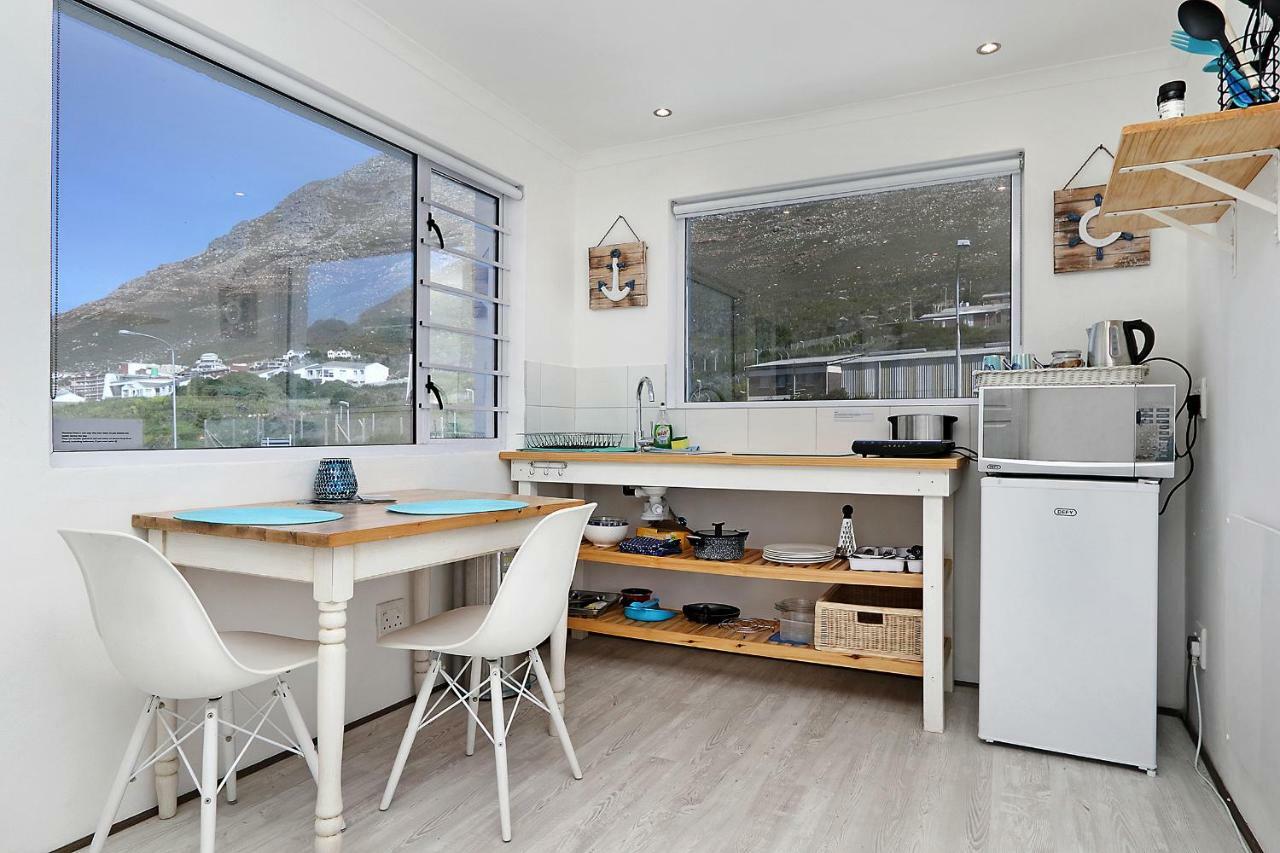 Penguins View Guesthouse Simonʼs Town Extérieur photo